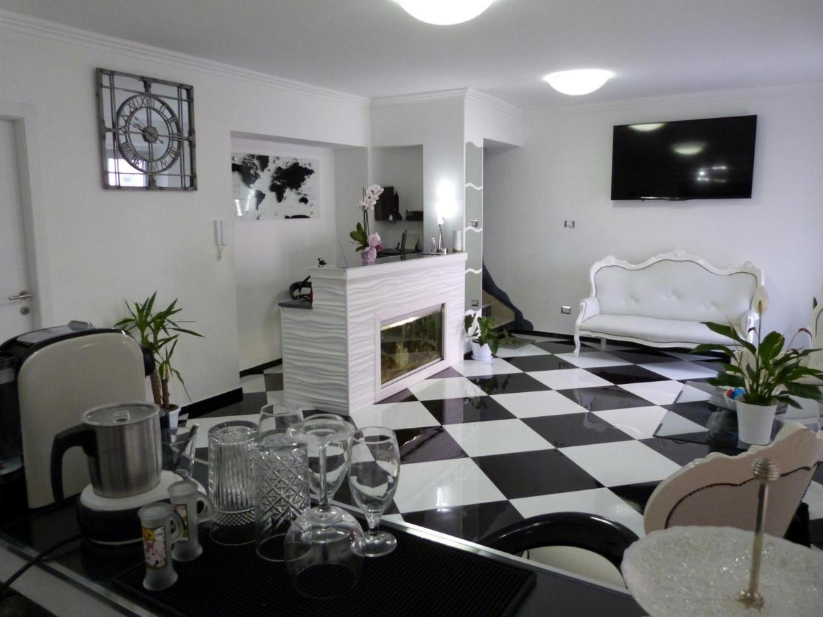 Clelia'S Boutique Rooms & Suites La Maddalena  Zewnętrze zdjęcie