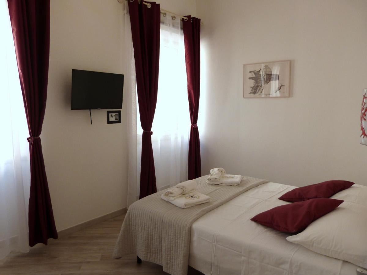 Clelia'S Boutique Rooms & Suites La Maddalena  Zewnętrze zdjęcie