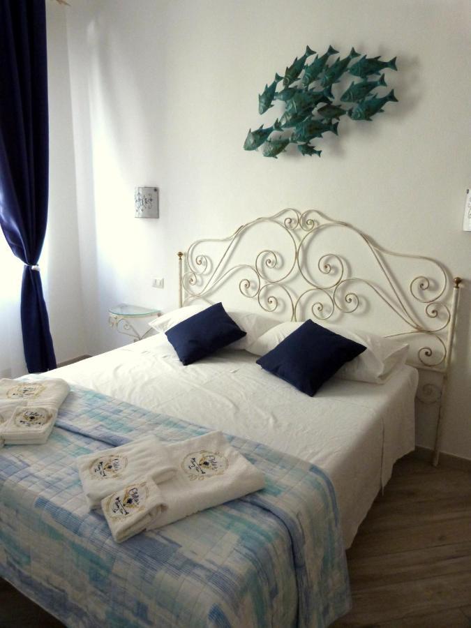 Clelia'S Boutique Rooms & Suites La Maddalena  Zewnętrze zdjęcie